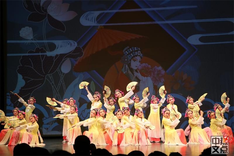 婺剧海外演出（舞台群戏场面）
