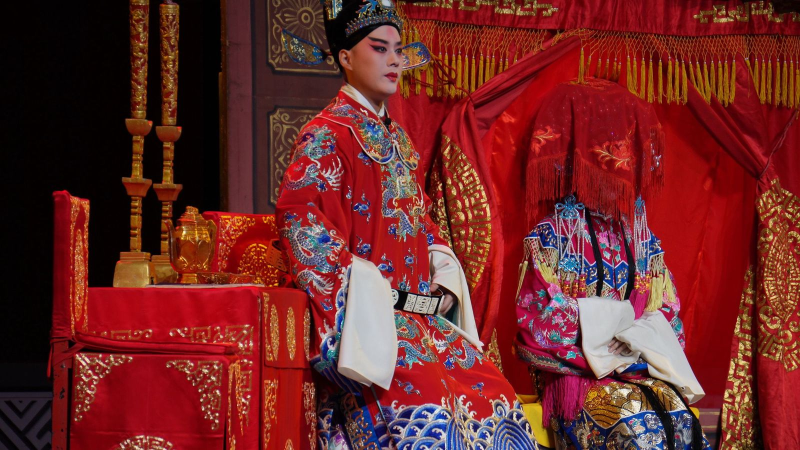 婺剧《三请梨花》洞房红帐场面