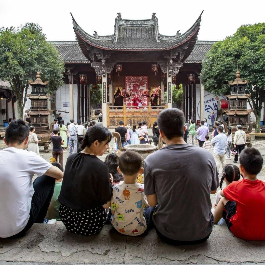 古戏台上的婺剧演出