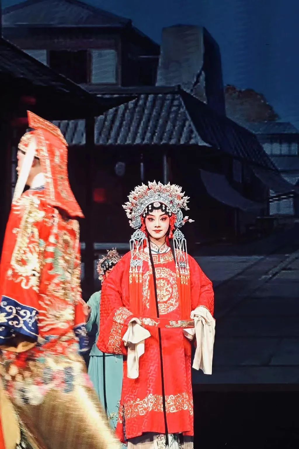 婺剧《二度梅》旦角凤冠头面扮相