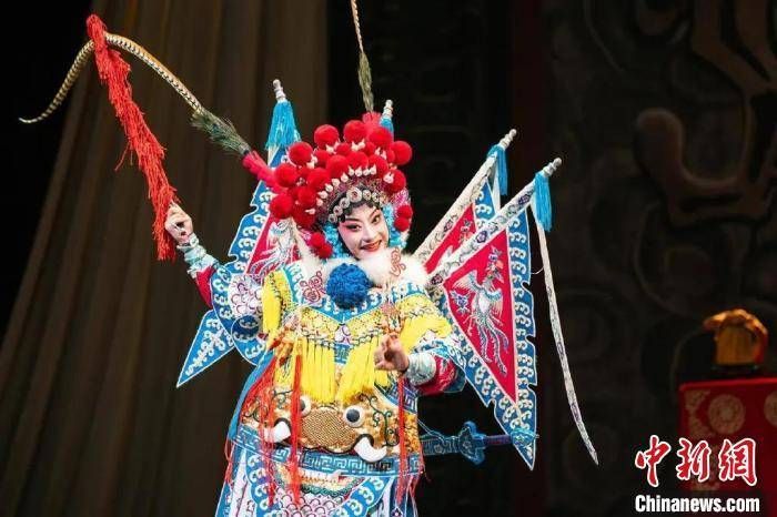 陈丽俐荣获第32届中国戏剧梅花奖