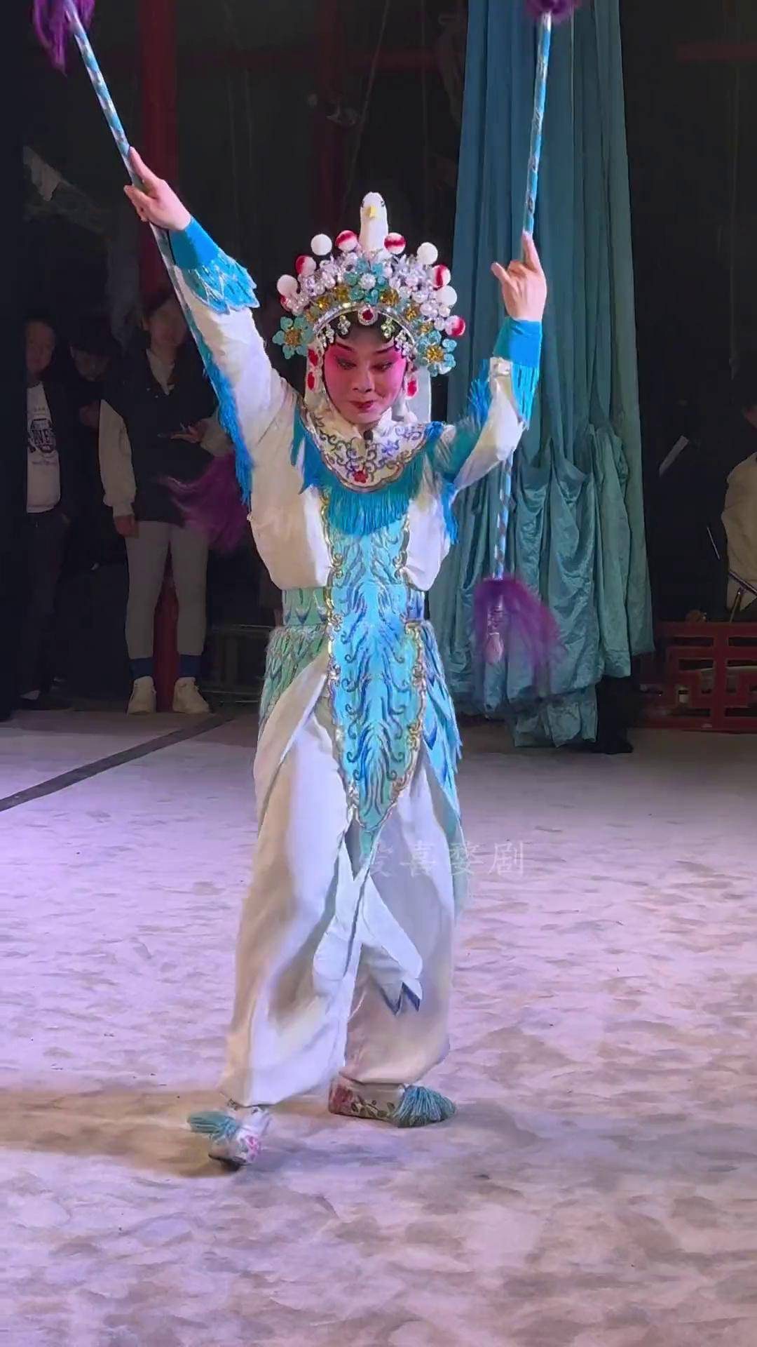 婺剧武旦双兵器亮相